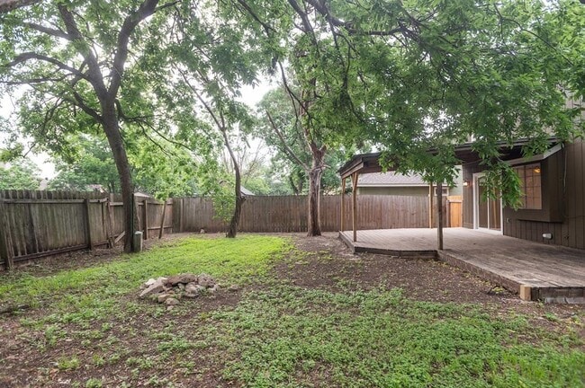 Building Photo - 1004 Kavanagh Dr