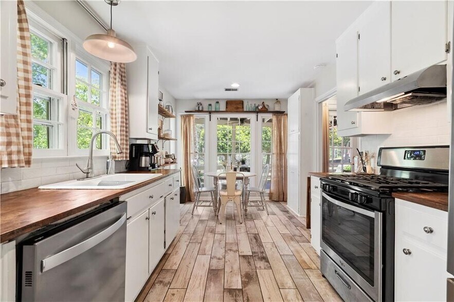 Building Photo - 179 Mt Calvary Rd