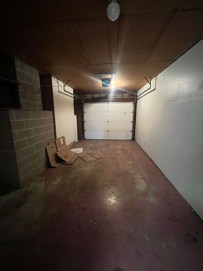 Building Photo - 2-Bedroom 1-Bathroom Duplex in Eugene