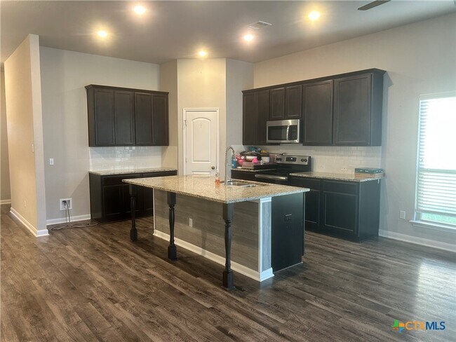 Building Photo - 1127 Kiskadee Branch Dr