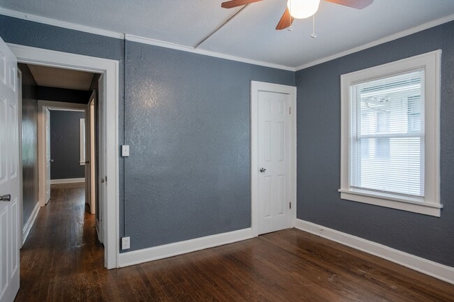 Building Photo - 2bd/1ba Bungalow!!