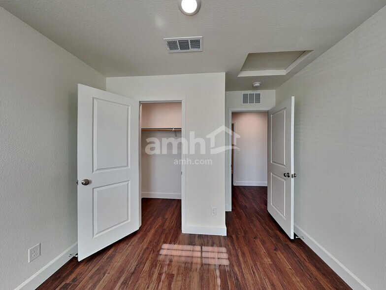 Building Photo - 260 Yasmin Daylily Pl