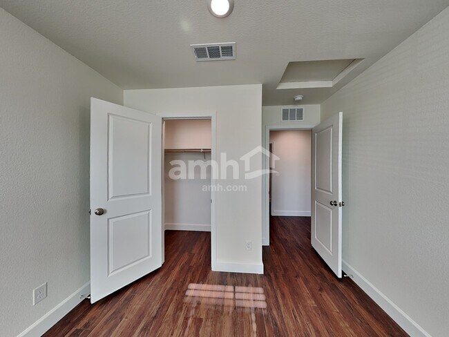 Building Photo - 260 Yasmin Daylily Pl