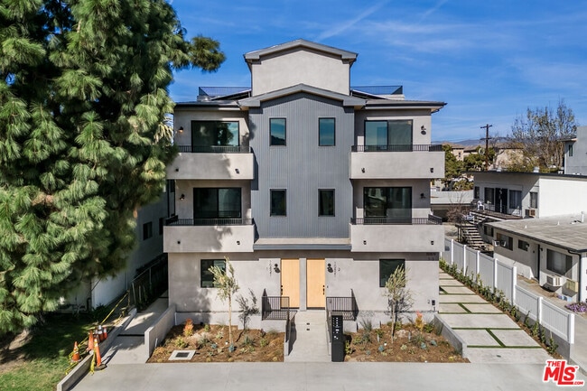 Building Photo - 10823 Morrison St
