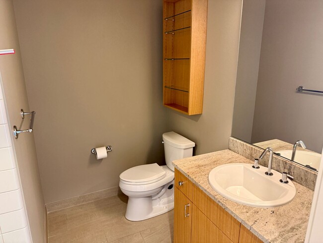 Building Photo - Architecturally Significant High End Unit-...