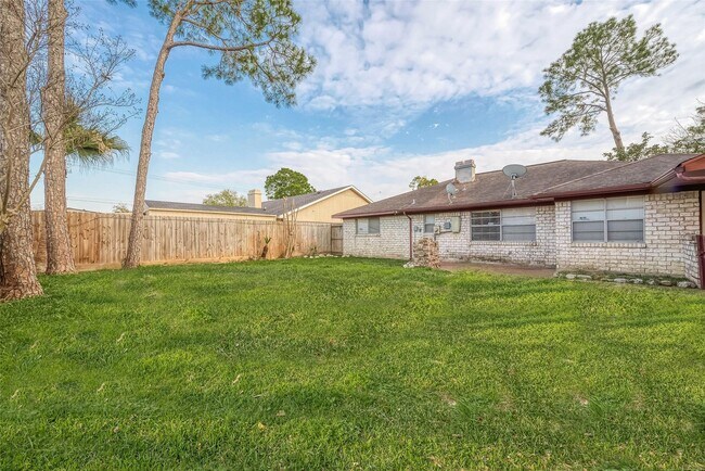 Building Photo - 11406 High Star Dr