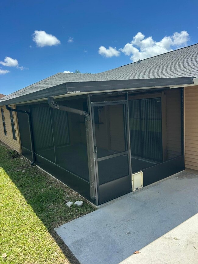 Building Photo - 1019 SW Aurelia Ave