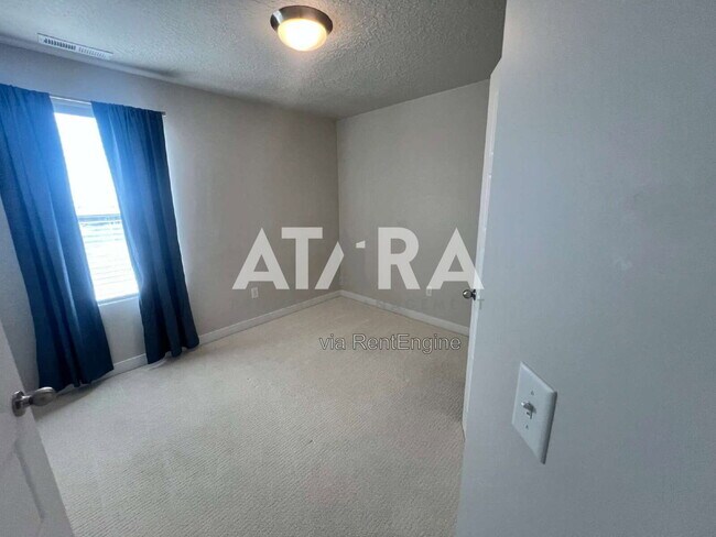 Building Photo - 1754 Oakwood Ln