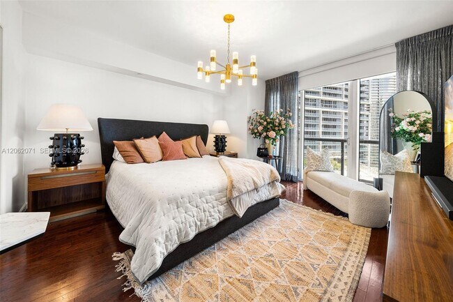 Building Photo - 495 Brickell Ave