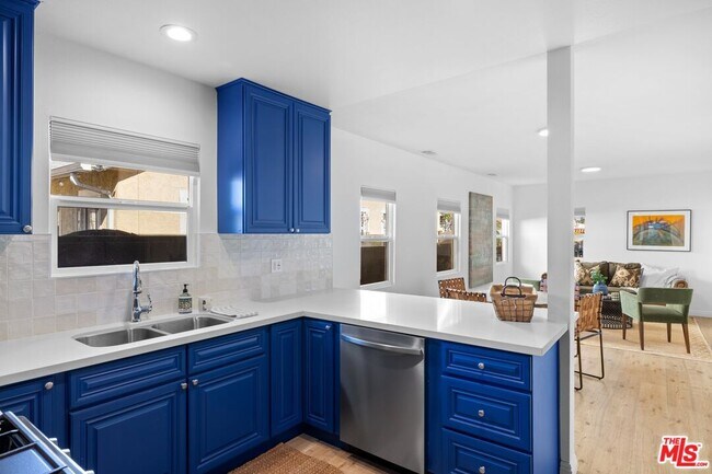 Building Photo - 2400 W 74th St