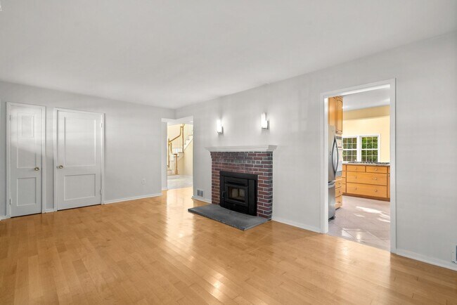 Building Photo - 3 Bed 3 Bath - Kensington Craftsman - Move In Ready