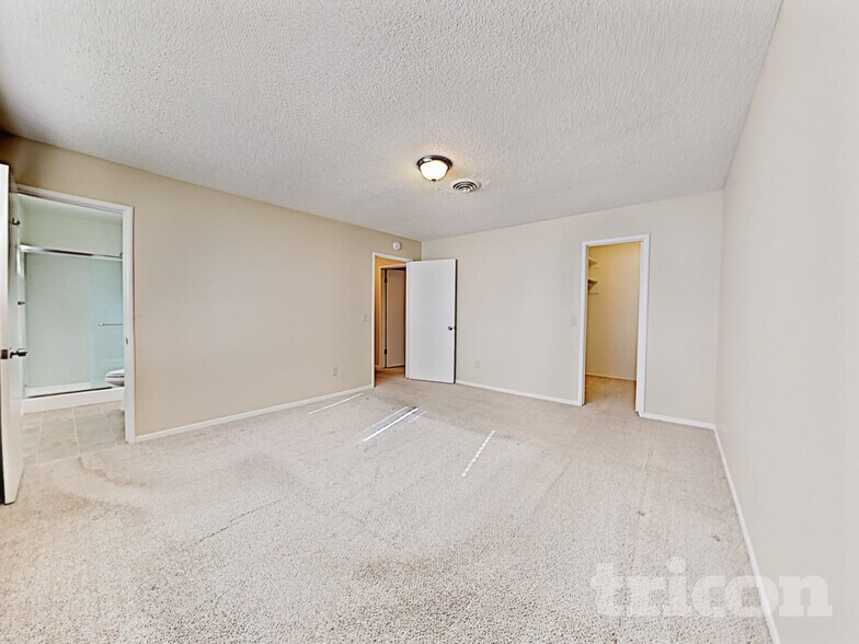 Building Photo - 619 E 24th St