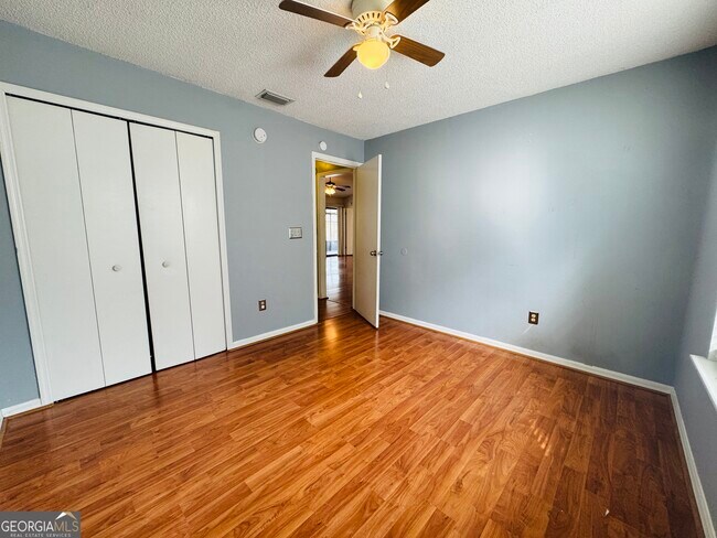 Building Photo - 101 Pleasant Breeze Way