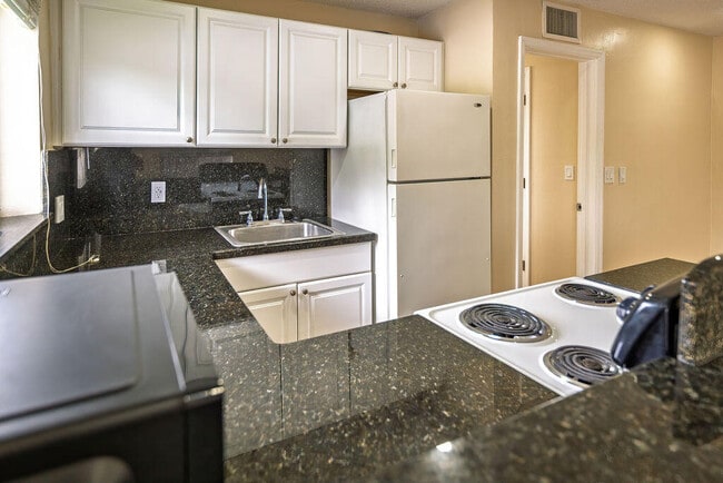 Building Photo - 750 SW 2nd St