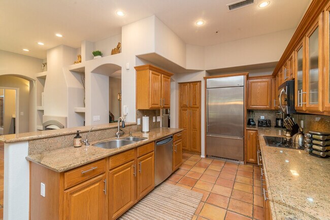 Building Photo - 9315 E Aster Dr