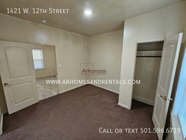 Building Photo - 1421 W 12th St