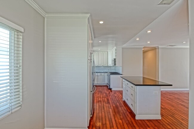 Building Photo - REMODELED, CHARMING & AIRY 3BR2BA HOME W/ OFFICE ON A LARGE LOT W/ NICELY LANDSCAPED FRONT YARD, ...