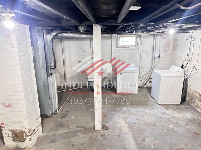 Building Photo - 2720 Dwight Ave
