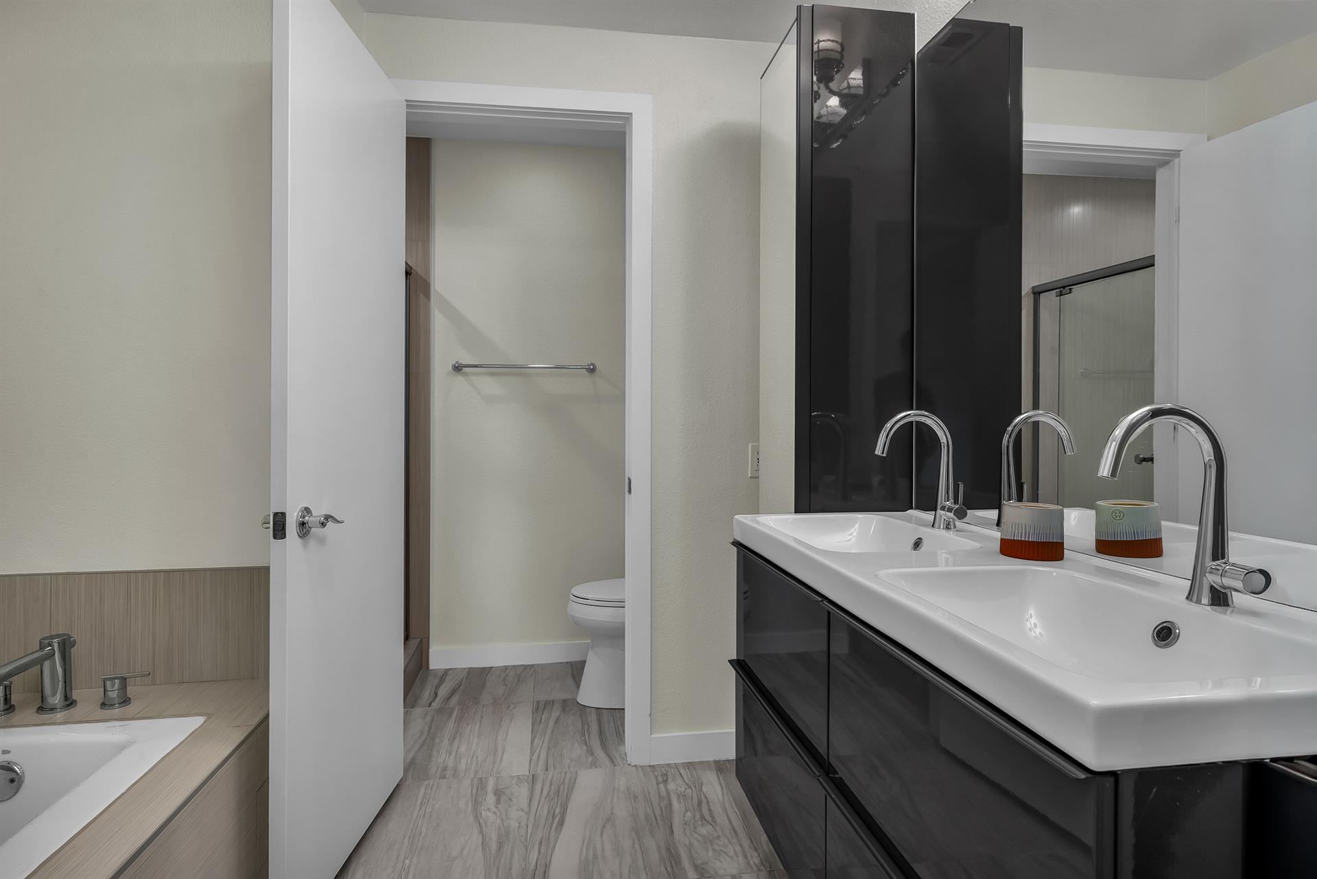 Building Photo - 200 N Swall Dr