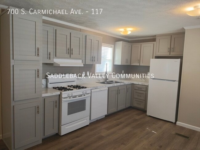 Building Photo - 700 S Carmichael Ave