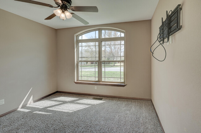 Building Photo - 117 Briarbrook Dr