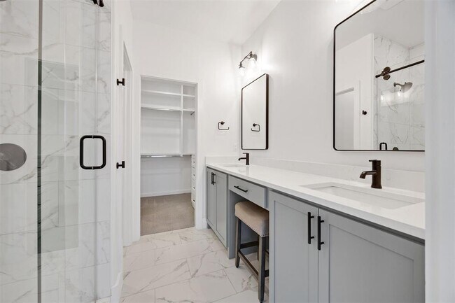 Building Photo - 966 Hangar Dr