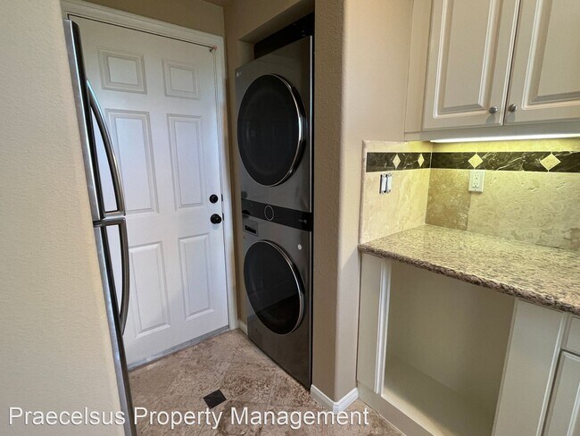 Building Photo - 1 br, 1 bath House - 1033 White Alder