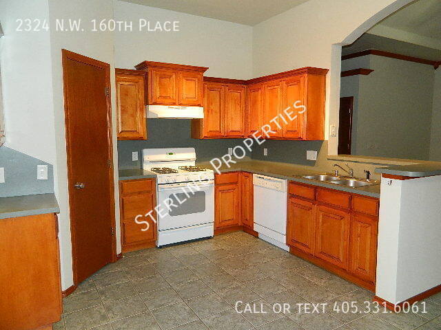 Building Photo - 2324 NW 160th Pl