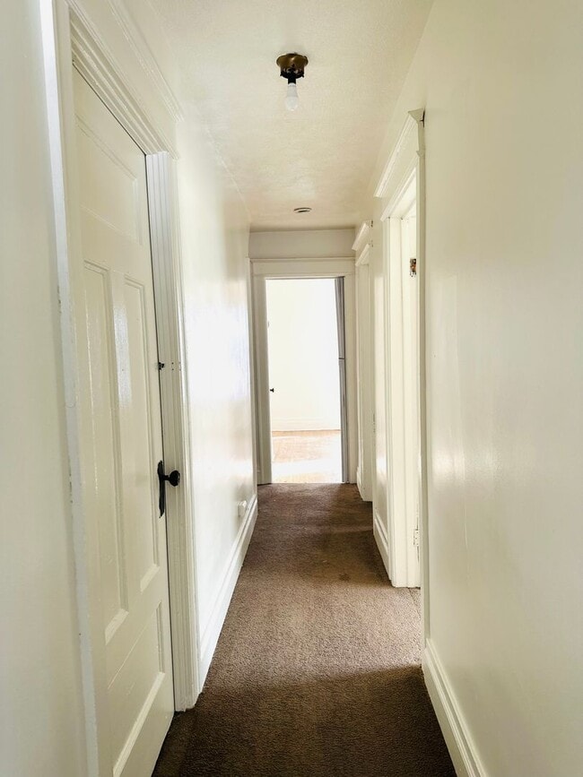 Building Photo - 38-42-42 Townsend St