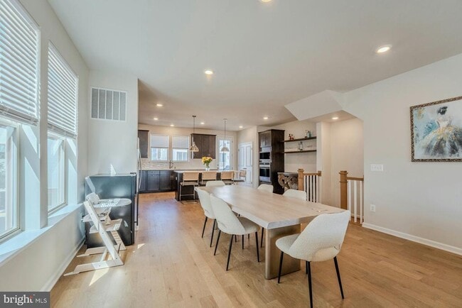 Building Photo - 813 Sawback Sq NE