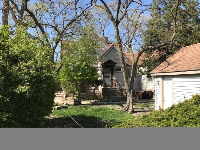 Primary Photo - 8834 Burlington Ave