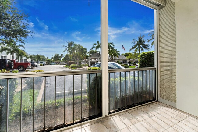 Building Photo - 140 Cypress Club Dr