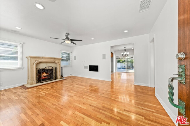 Building Photo - 4221 Stewart Ave