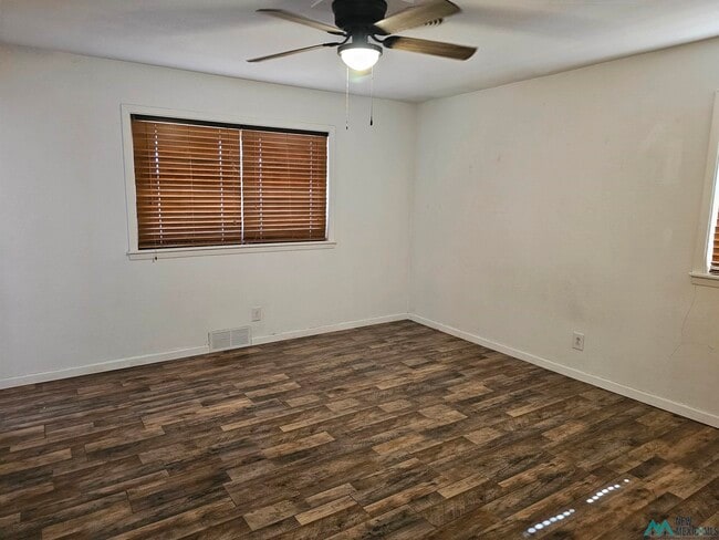 Building Photo - 521 John Doe St