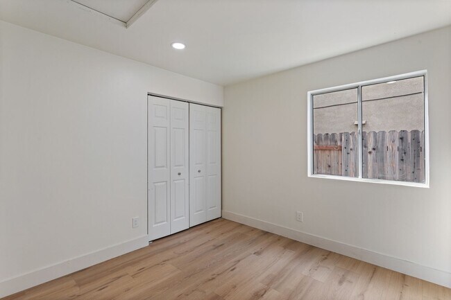 Building Photo - 5520 Muskingham Way