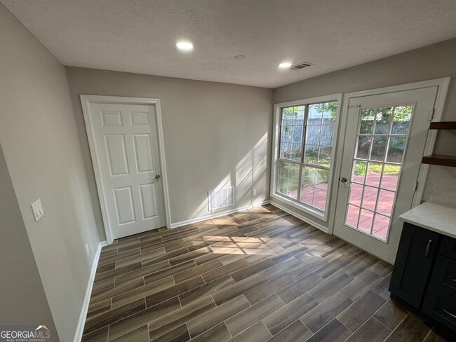 Building Photo - 2080 Racquet Club Cir NW