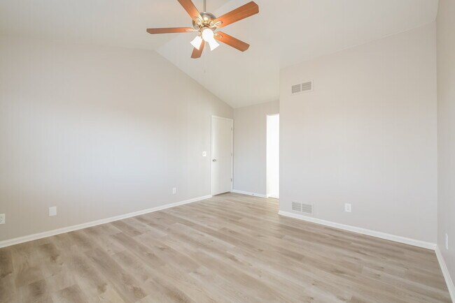 Building Photo - 11983 Dahlia Dr