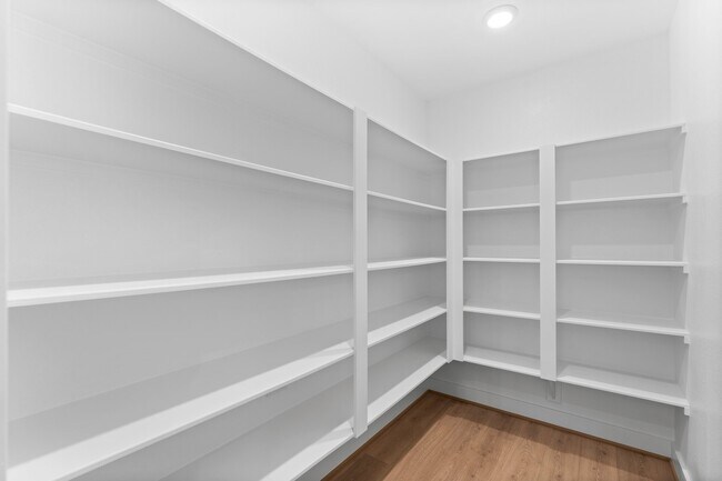 Building Photo - 26915 Longwood Ledge Ln