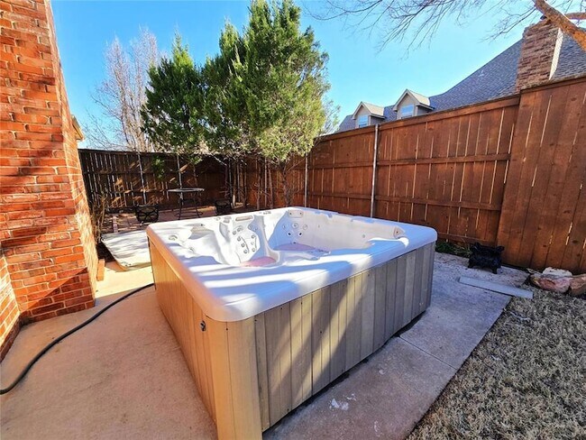 Building Photo - 14509 Oakmond Rd