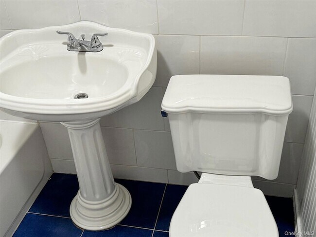 Building Photo - 22 W 1st St