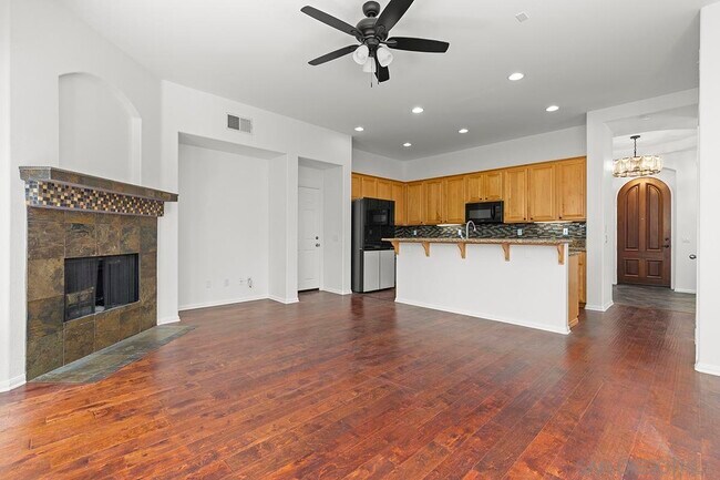 Building Photo - 11370 W San Raphael