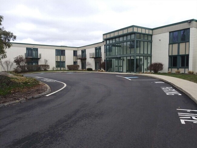 Building Photo - 25 Alpine St