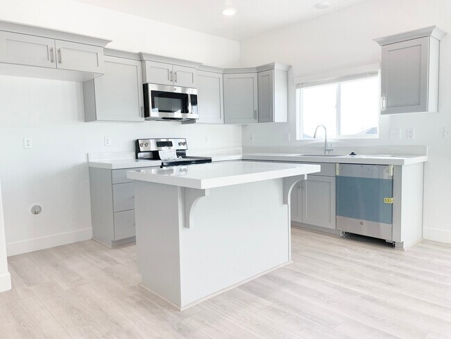 Building Photo - 1599 N 1870 E