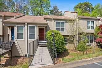 Building Photo - 1744 Woodcliff Pl NE