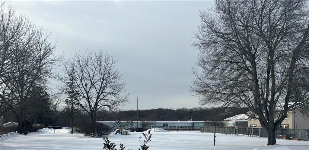 Building Photo - 1595 Main St