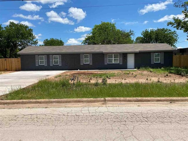 Primary Photo - 401 S College Ave