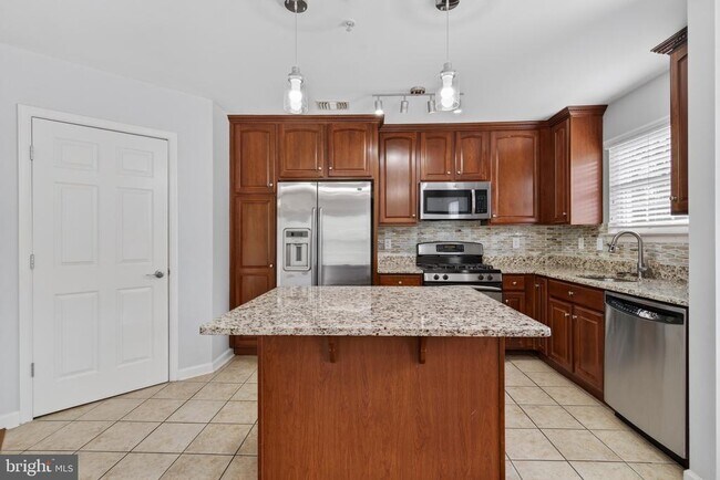 Building Photo - 12825 Fair Briar Ln