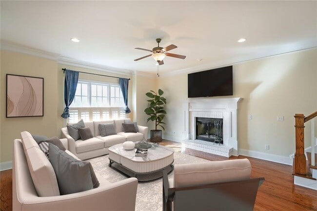 Building Photo - 2675 Rosalyn Ln