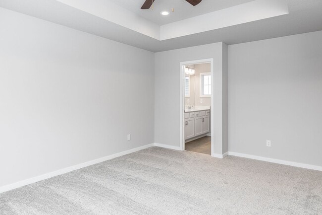 Building Photo - Modern Comfort in the Heart of Norwalk