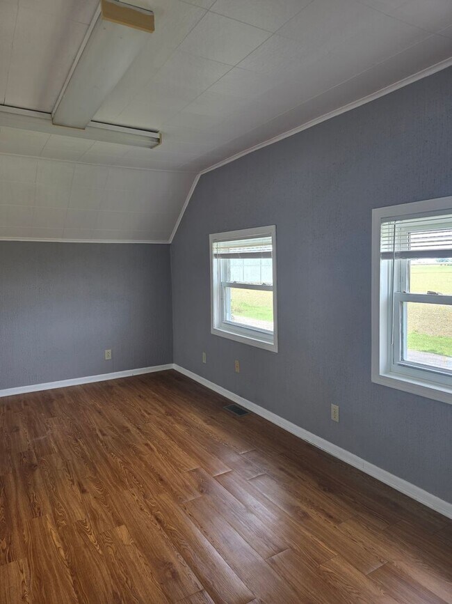 Building Photo - Beautiful, Quiet Country Home